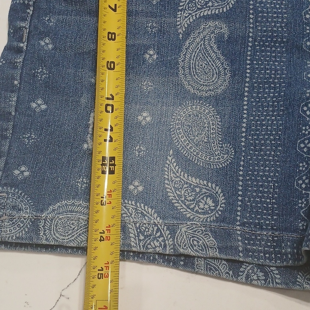 New Direction Blue Paisley Denim Shorts, size 10, pre-owned good conditions - Picture 3 of 6